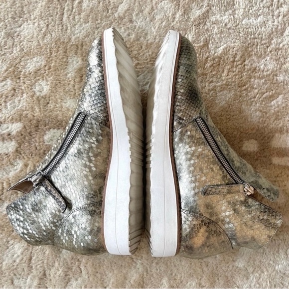 Silent D OHMY Modern Platform Wedge Bootie Sneaker Antique Gold Honeycomb Sz 41 - Picture 5 of 13